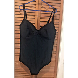 NWT Women's Old Navy One Piece Swimsuit Size 3X Black with Built In Bra w/liner